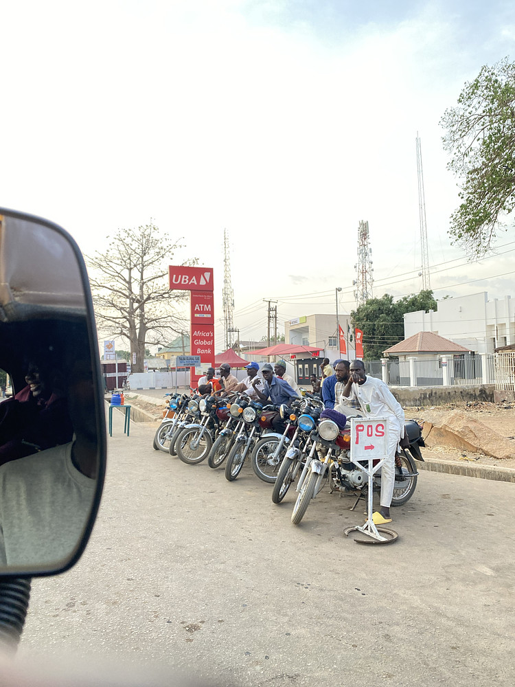 🏍️