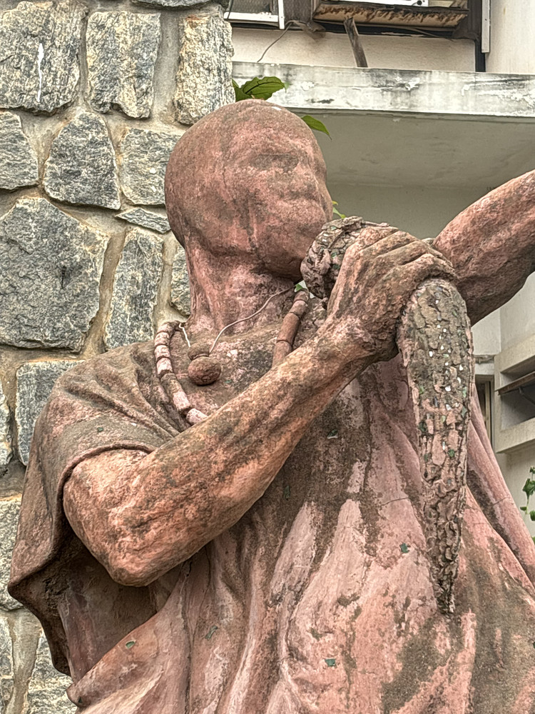 Statue 1 