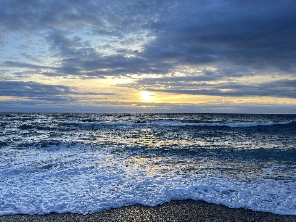 Deep blue deep gray